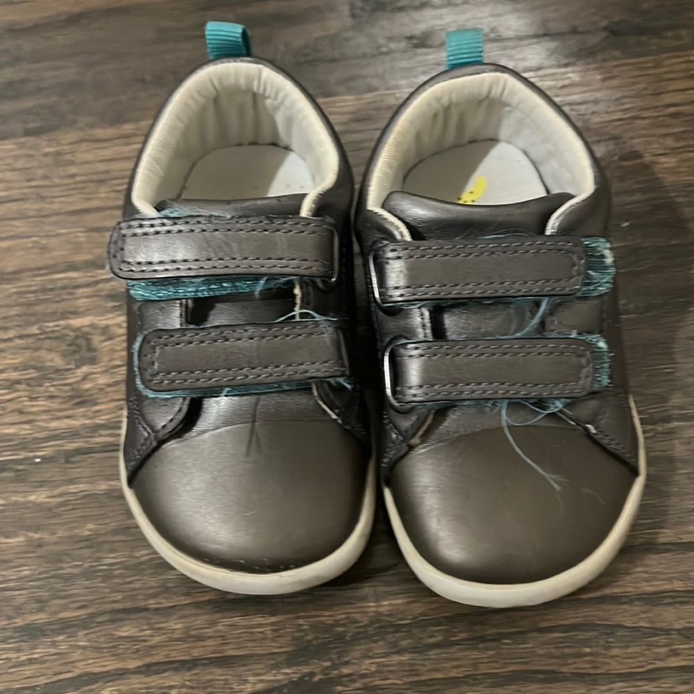 Ten little shoes